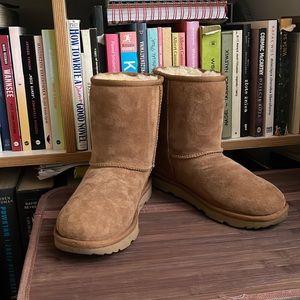 Ugg Classic Short Boot in Chestnut
